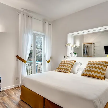 Golden Apartment